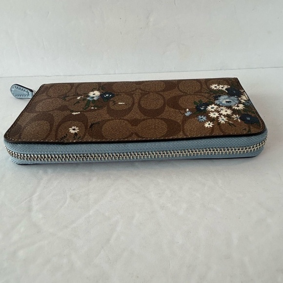 Coach NWT Ava Wallet With Blue And White Flowers On Signature Print Background - Picture 3 of 9